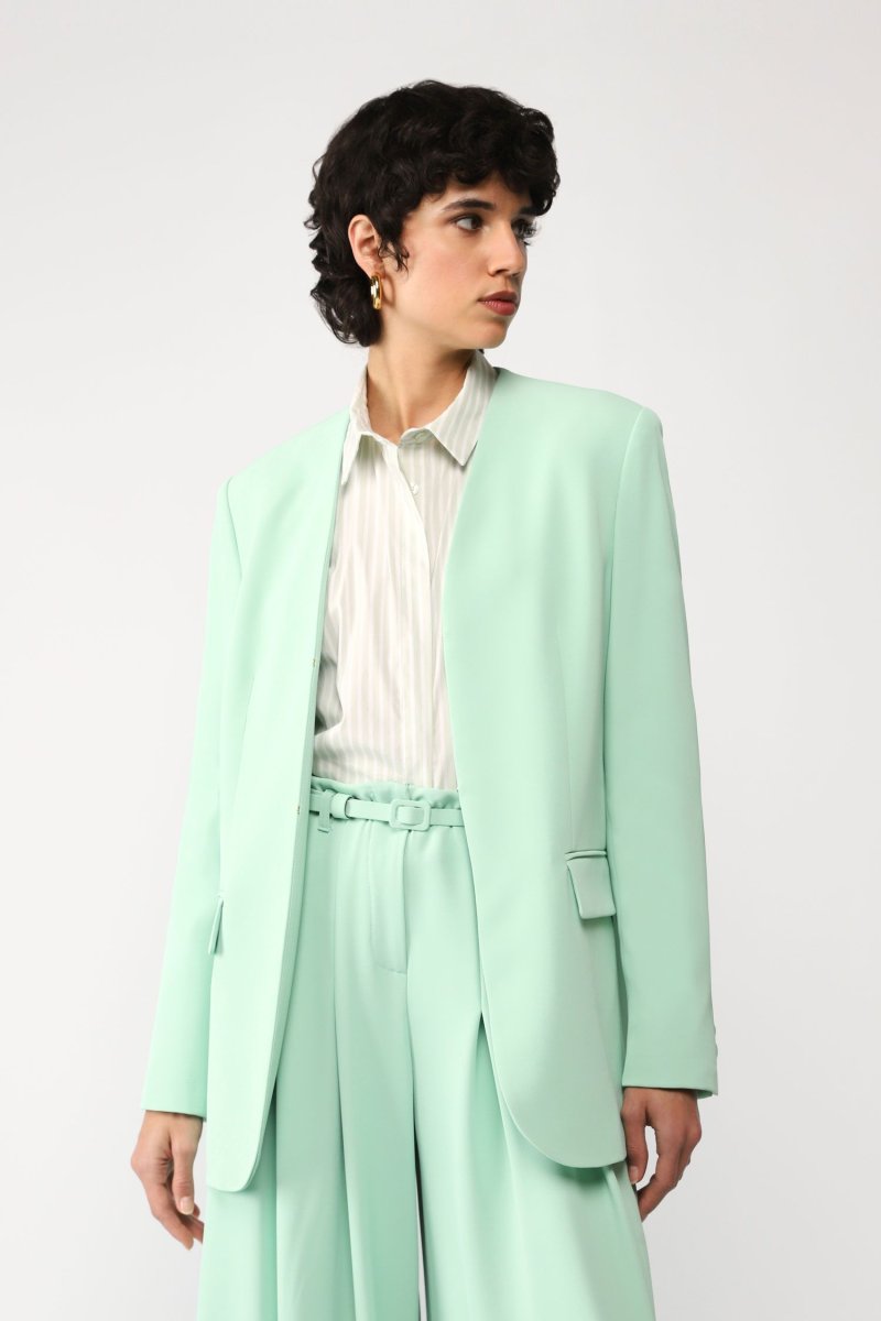 Giacca senza revers monocolour con chiusura con ganci