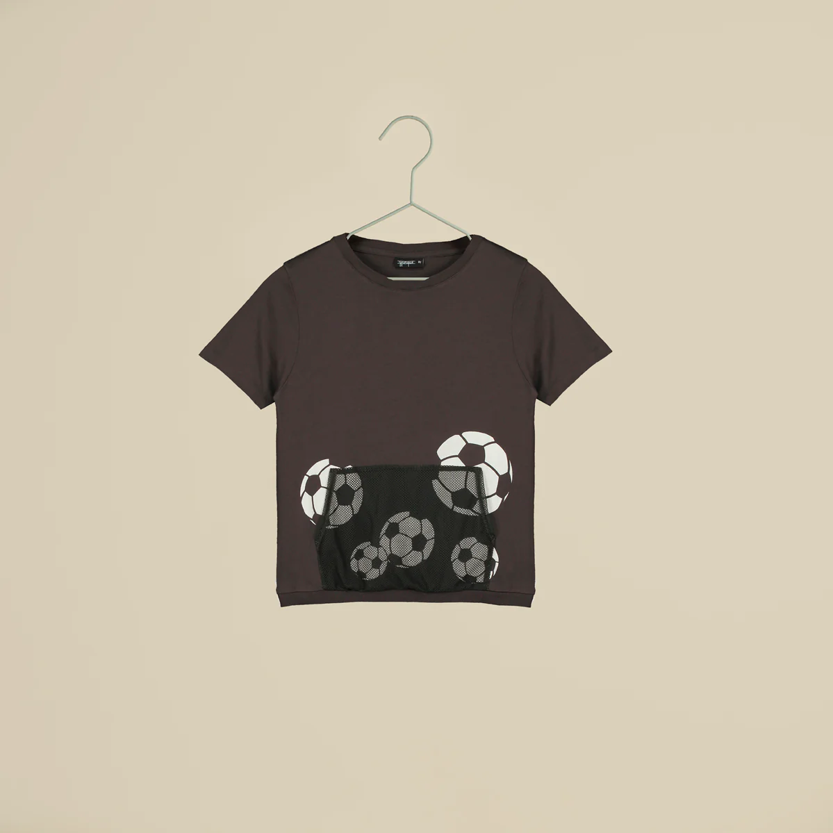 T-shirt maniche corte nera con palloni da calcio