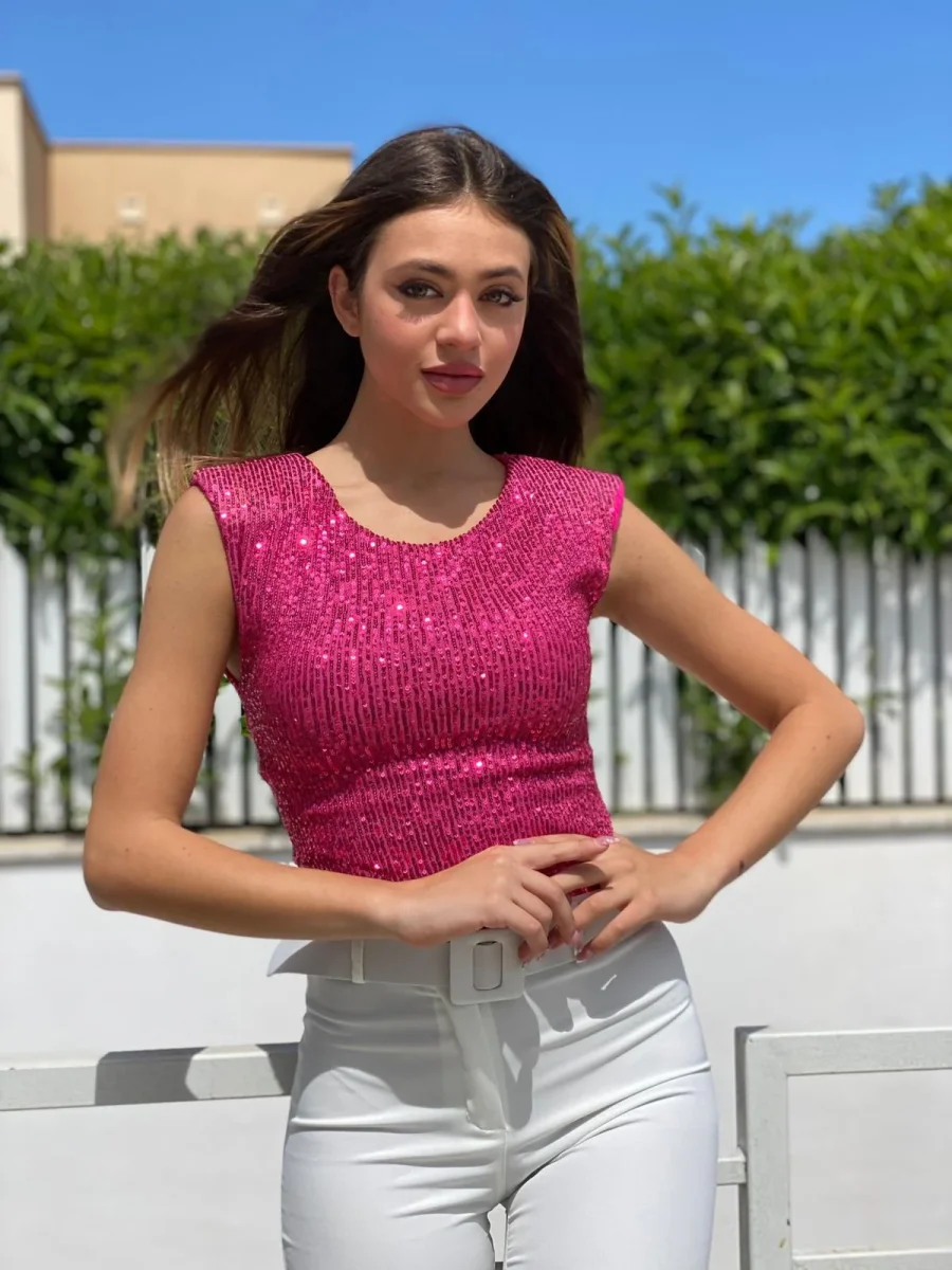 Maglia con spalline e scollatura fondo schiena