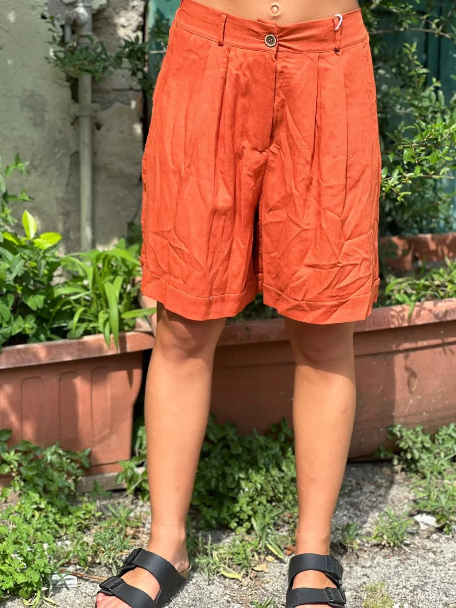 Bermuda con pence ed elastico in vita misto lino ARG5736 - immagine 3