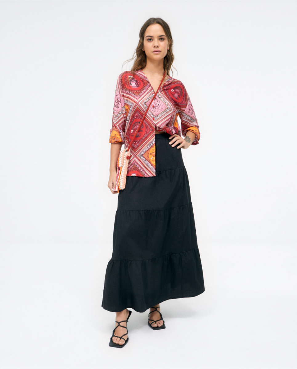 Camicia a maniche lunghe. Scollo a V. Stampa Rosso - immagine 3