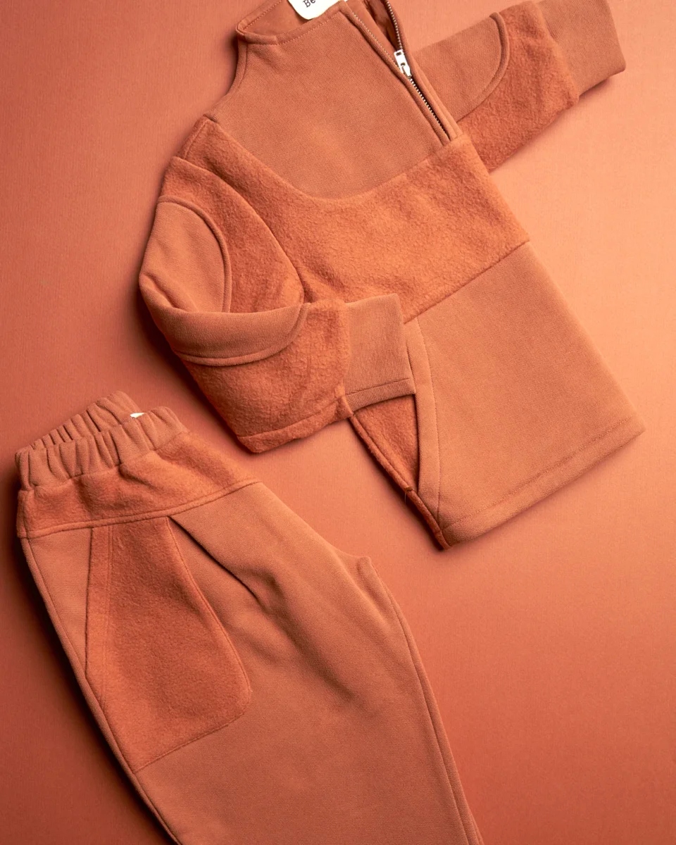 Felpa doppiata con toppe color coccio - immagine 6