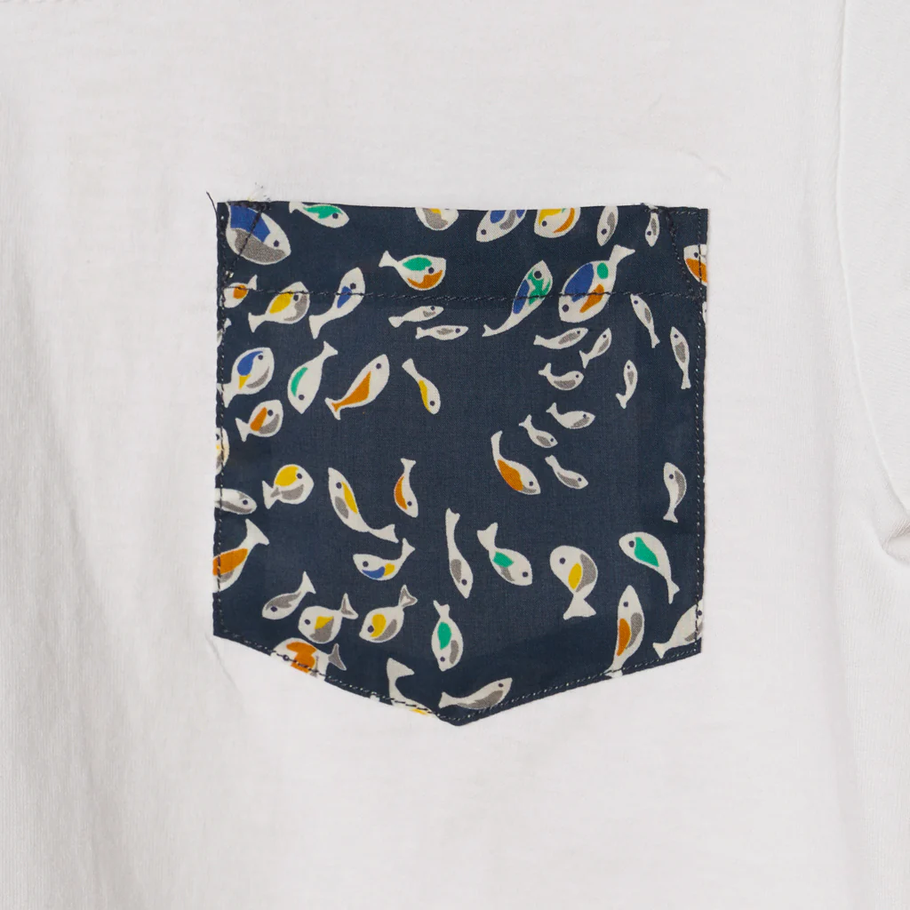 T-shirt bianca maniche corte con taschino liberty Pesciolini Blu - immagine 4