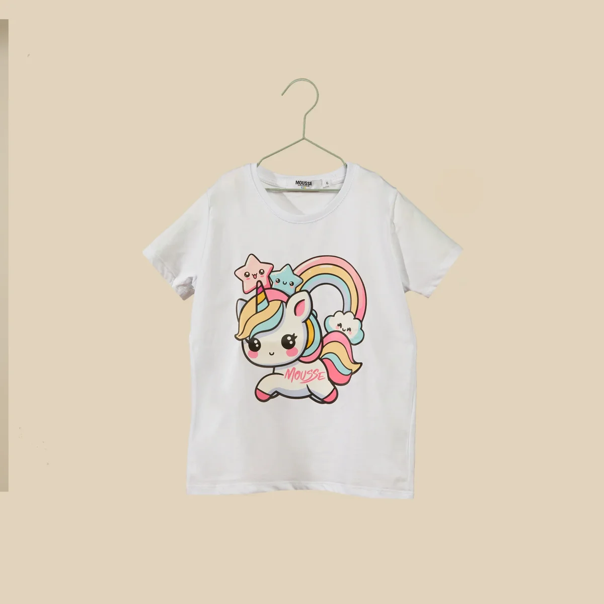 T-shirt bianca con unicorno
