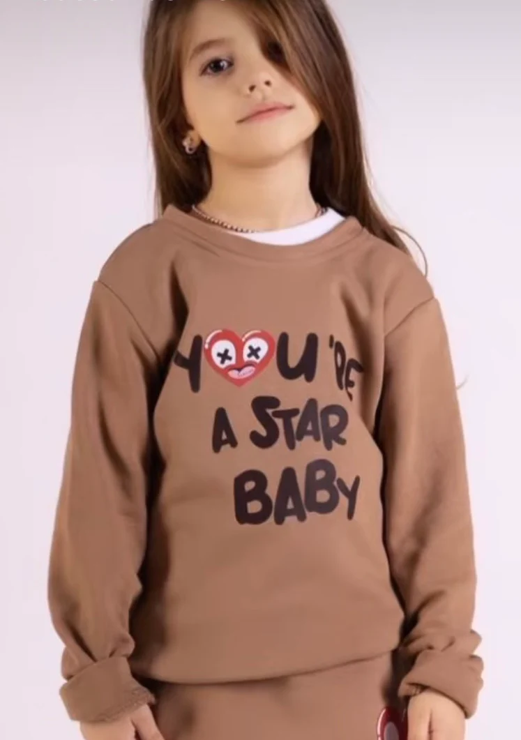 Felpa girocollo color cammello con stampa - immagine 3