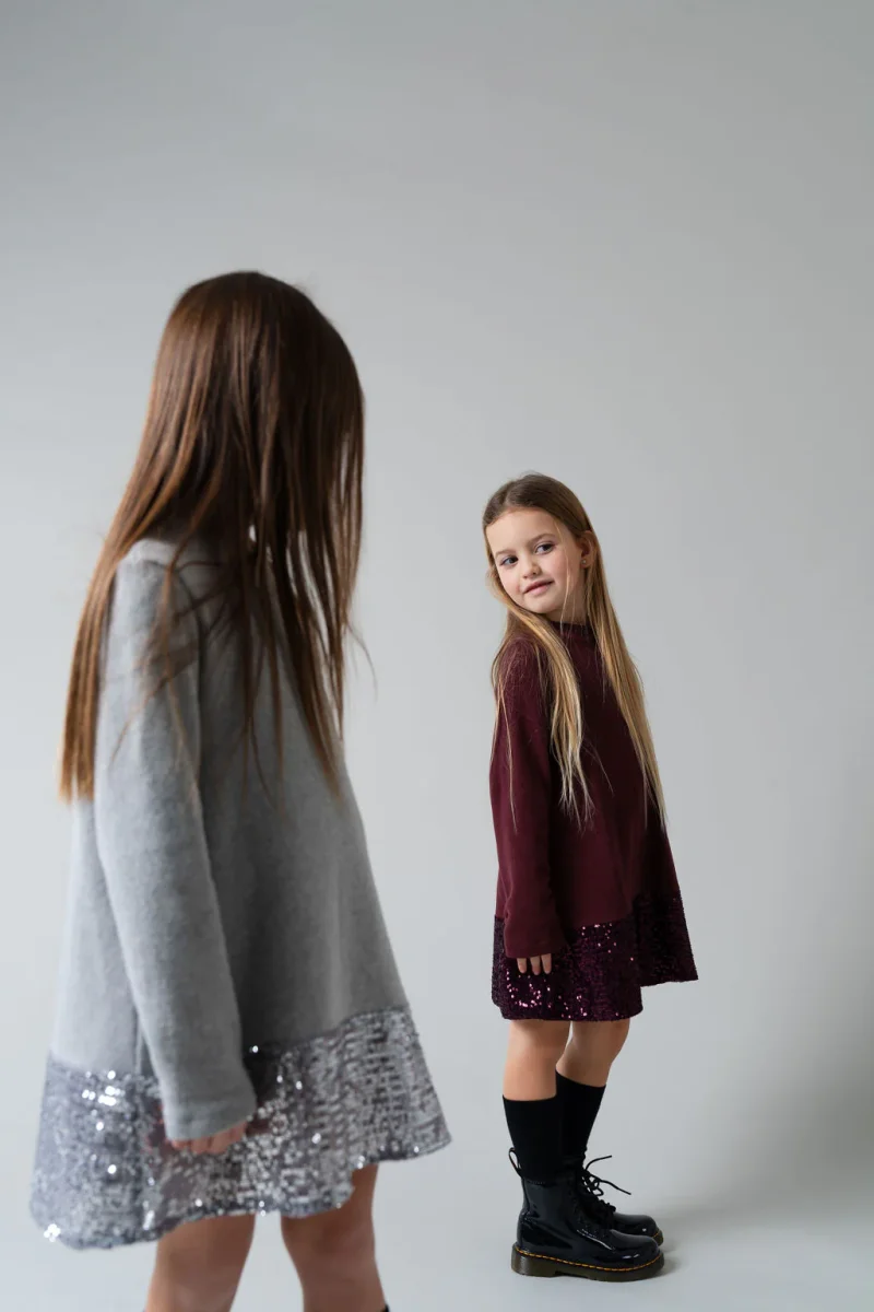 Vestino in caldo cotone grigio con paillettes - immagine 4