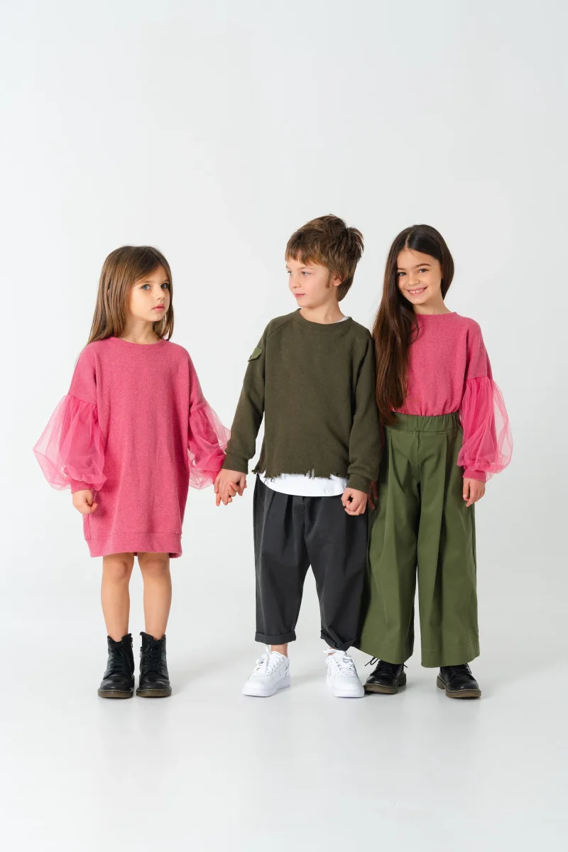 Maglia in caldo cotone nera con maniche in tulle - immagine 4