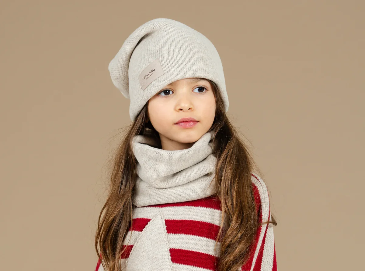 Cappellino in maglia tricot cashmire-hand color orzo - immagine 3
