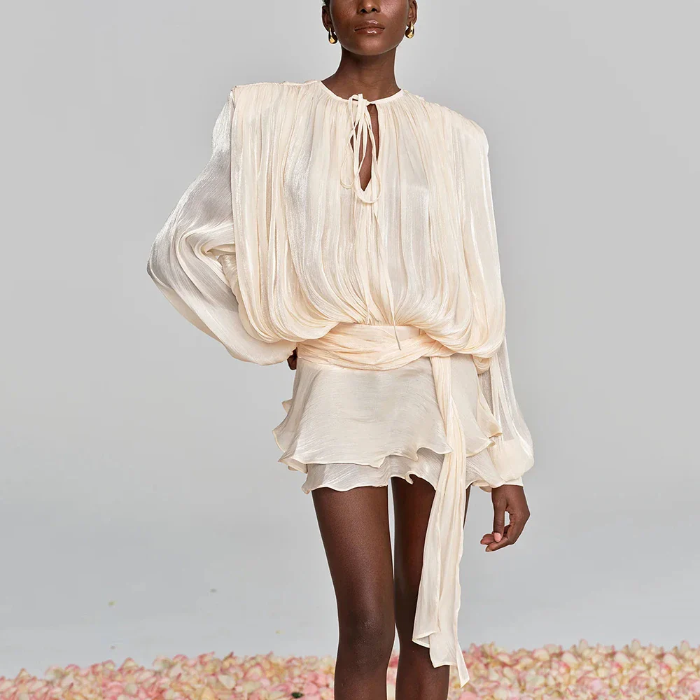 Abito corto elegante a maniche lunghe | La Parisienne - immagine 3