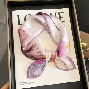 Carré 100% Soie Décoration Fleur Artistique Femme | La Parisienne