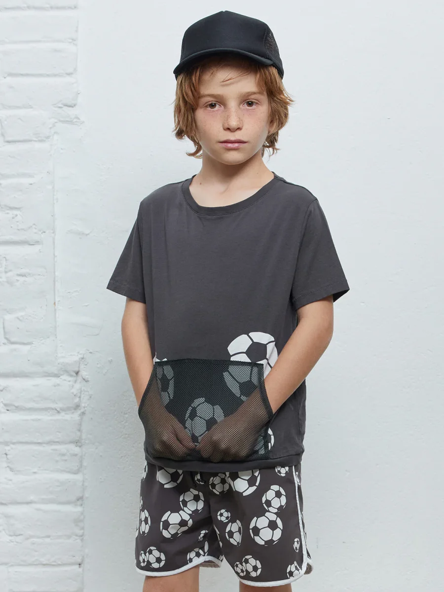 T-shirt maniche corte nera con palloni da calcio - immagine 4