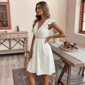 Abito estivo in pizzo con scollo a V | La Parisienne