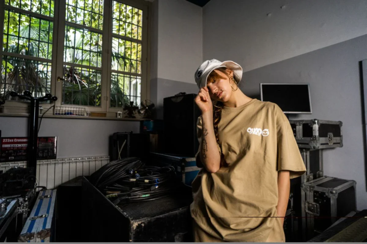 T SHIRT BEIGE BRADIPO GRAFFITI SPRAY - immagine 7