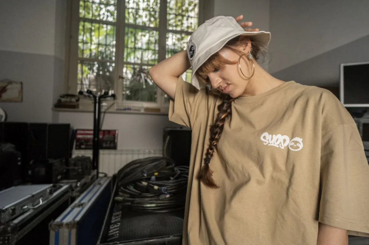 T SHIRT BEIGE BRADIPO GRAFFITI SPRAY - immagine 5